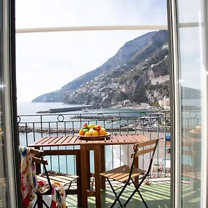 https://casa-la-voce-del-mare.hotels-amalfi.com